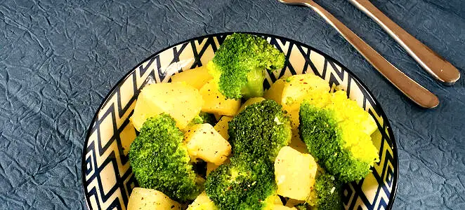 Brocoli et pomme de terre rissolés