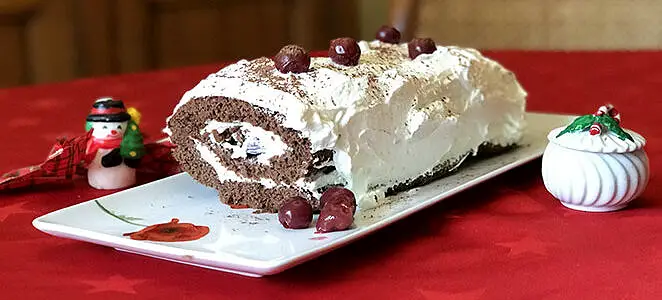 Bûche de Noël sans gluten façon forêt noire