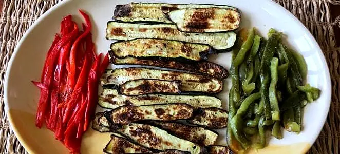 Légumes d’été grillés à l’huile d’olive pimentée