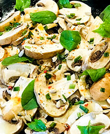 Salade de champignons crus aux pousses d’épinards