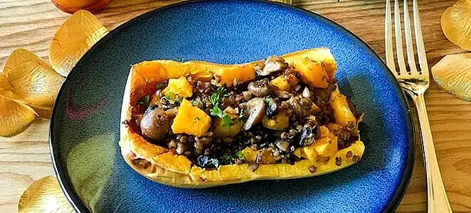 Butternut farcie aux marrons, sarrasin grillé et champignons