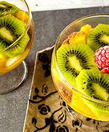 Coupe de fruits exotiques au fromage blanc de brebis