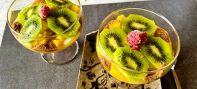 Coupe de fruits exotiques au fromage blanc de brebis