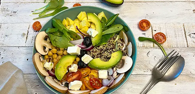 Poké bowl au quinoa sauce tahini