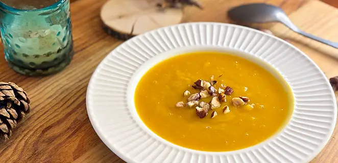 Velouté de butternut aux éclats de noisette