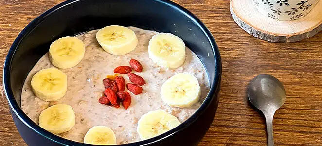 Overnight porridge à la banane et cranberries